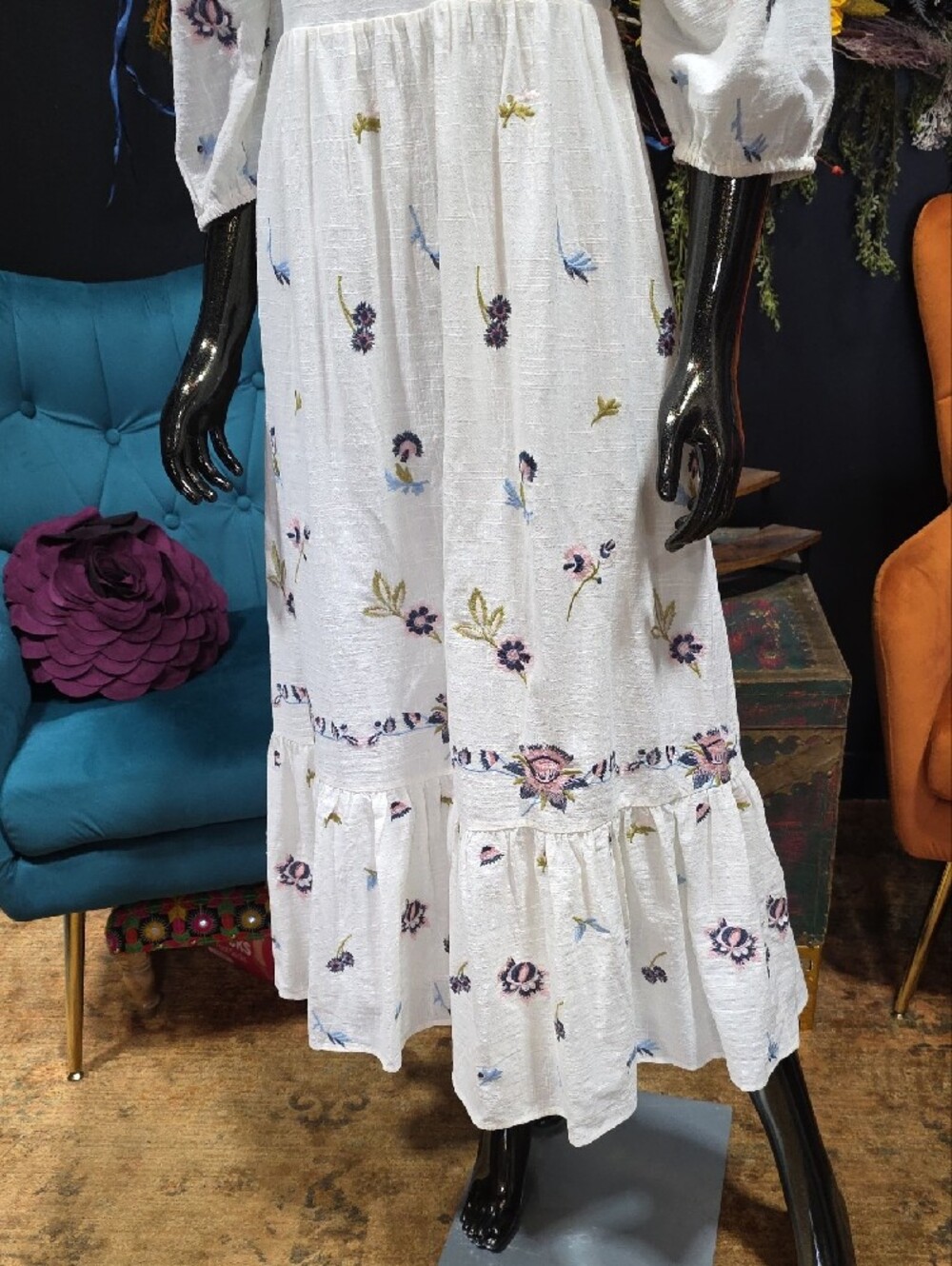 Reba White On/ Off-Shoulder Embroidered Maxi Dress - Picture 4 of 12